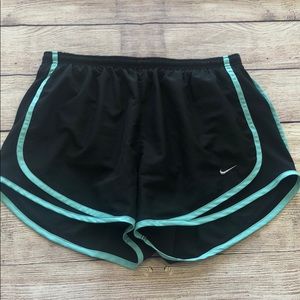Women’s Nike shorts size M